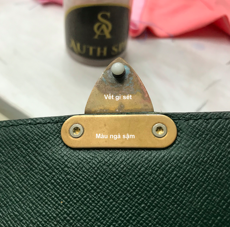 Làm mới, làm sáng khoá túi xách Louis Vuitton