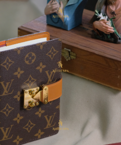 Bìa Da Kinh Thánh Louis Vuitton Tái Chế Từ Túi Chính Hãng