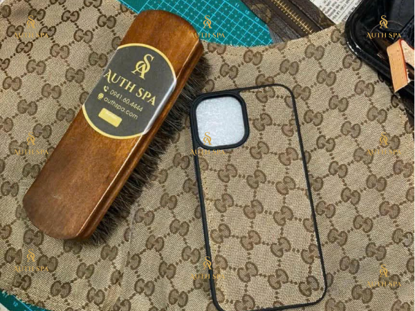 op-lung-gucci-iphone spa-tui-xach